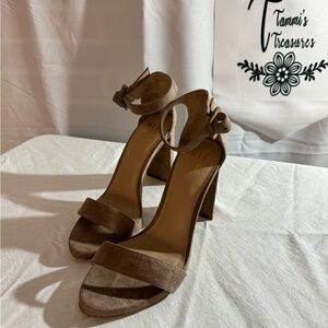 Women’s Size 7.5 Mix No. 6 Taupe Ankle strap high heeled sandals. Good Condition